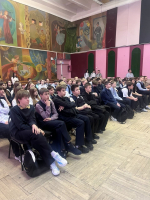 Сотрудники МЧС провели профориентационные встречи для молодежи